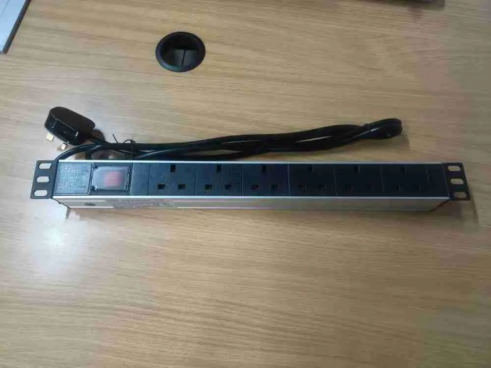 6 Way Power Distribution Unit – PDU Uk Metallic